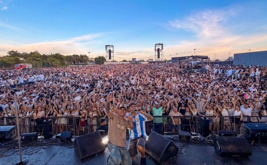 Desakta2 recibió el Año Nuevo cantando hasta que salió el sol