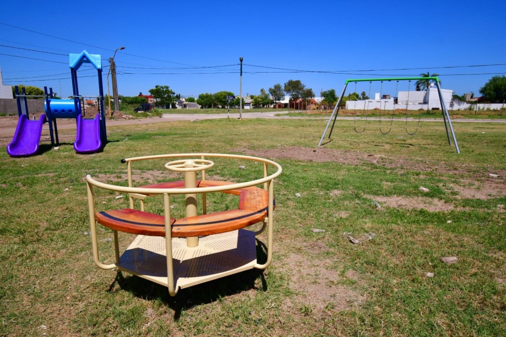 Un minibasural se convirtió en un espacio de juegos y esparcimiento en barrio 20 de Junio