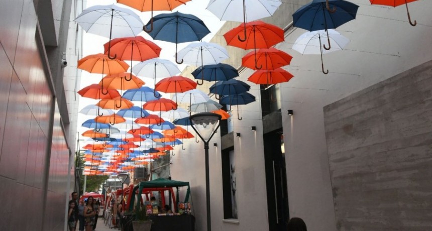 Cultura y encuentro en una nueva edición de Paseo de Colores
