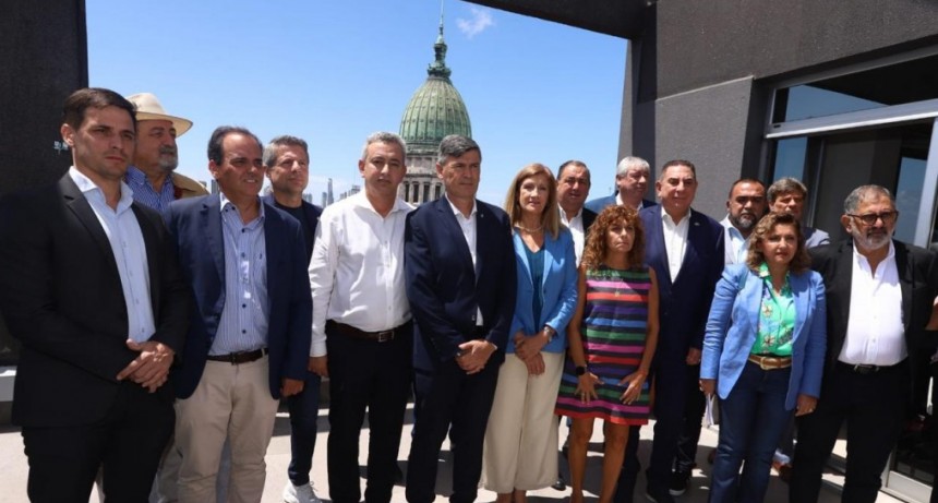 Continuidad del transporte urbano: Bernarte se reunió con intendentes de 10 provincias para analizar soluciones