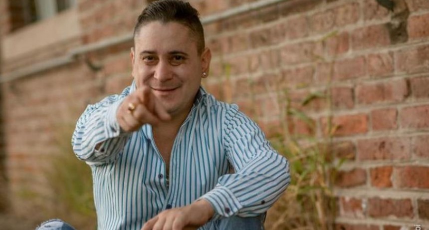 Diego Olmos celebra sus 15 años de solista y eligió a Lourdes Montiel para compartir escenario