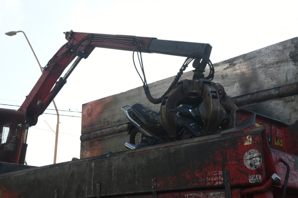 Se compactaron 330 motos y 33 autom&oacute;viles incautados por la Municipalidad