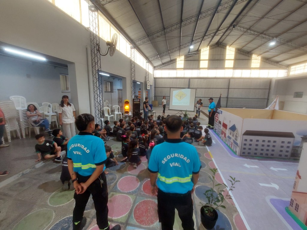 Municipalidad de San Francisco brind&oacute; una Jornada de Educaci&oacute;n Vial a ni&ntilde;os de la Escuela y Jard&iacute;n &ldquo;Domingo F. Sarmiento&rdquo; de El Fort&iacute;n