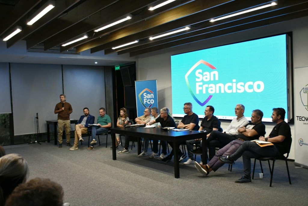 Bernarte recibi&oacute; inquietudes de vecinos de distintos barrios de la ciudad.