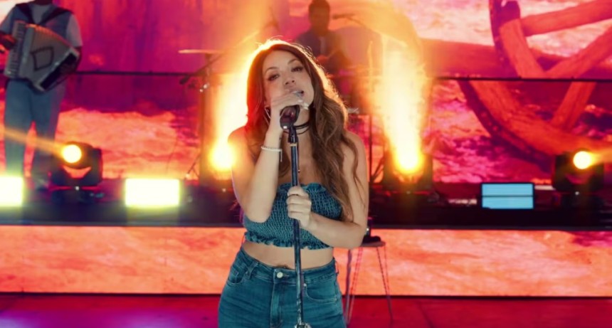 Magui Olave se luci&oacute; con un nuevo estreno titulado &ldquo;Rosas&rdquo;