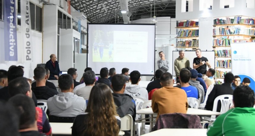 A través de un curso se capacita en recursos pedagógicos a entrenadores de fútbol infantil
