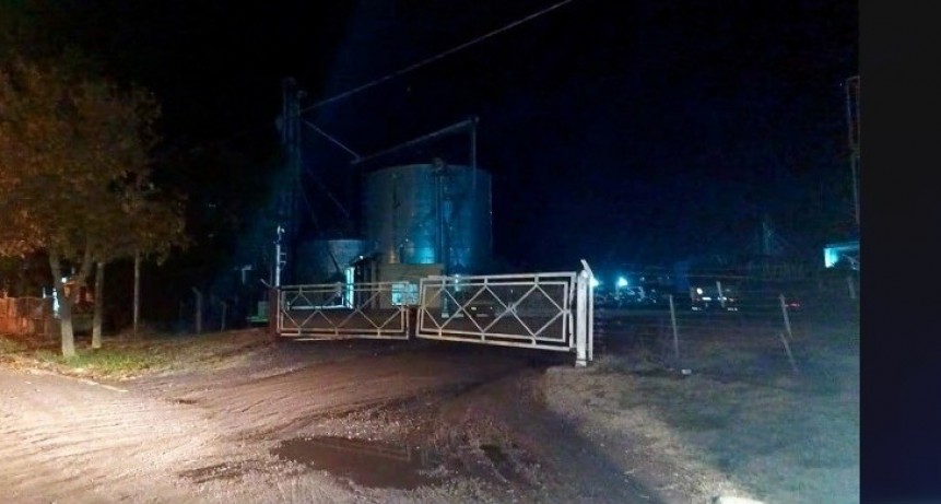 Un joven cayó en un acoplado con maíz y murió asfixiado