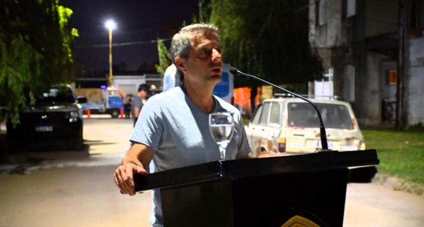 Bernarte inauguró luces led en un sector de barrio La Milka