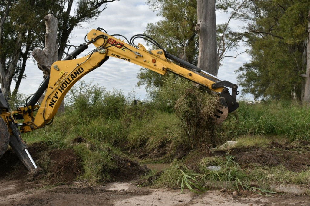 Detallan las tareas de mantenimiento permanente en canales de desag&uuml;es pluviales de la ciudad
