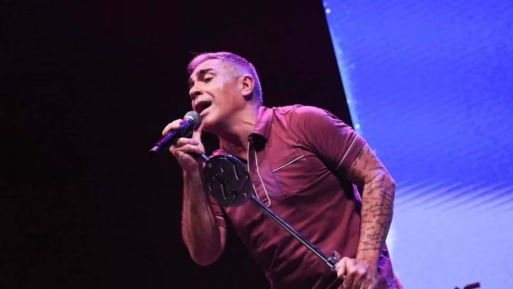 El Loco Amato meti&oacute; estreno triple y se dio el lujo de reversionar un cl&aacute;sico del Rey Pelusa.