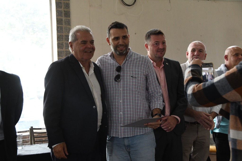 Se entregaron los aportes del programa Buenas Pr&aacute;cticas Agropecuarias.