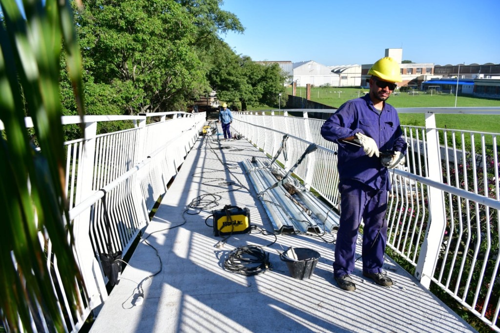Bulevarizaci&oacute;n de 9 de Julio: Concluy&oacute; el hormigonado del puente peatonal y bicisenda en altura.