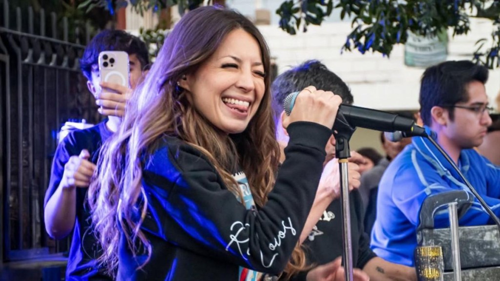 Magui vive la previa de sus 10 a&ntilde;os en los barrios: fue el turno de Ferreyra.