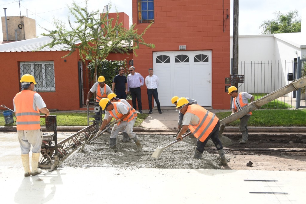 Comenz&oacute; la pavimentaci&oacute;n del casco hist&oacute;rico de barrio Parque.