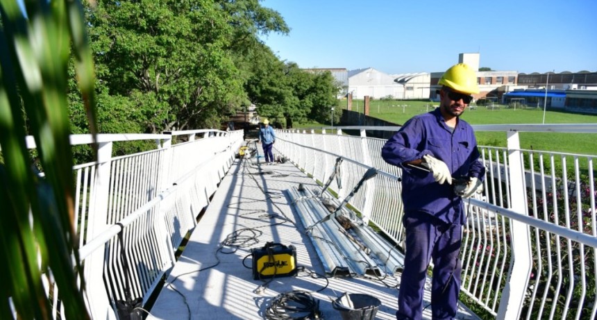 Bulevarizaci&oacute;n de 9 de Julio: Concluy&oacute; el hormigonado del puente peatonal y bicisenda en altura.