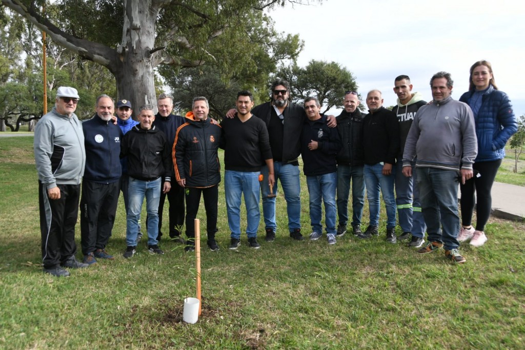 Se plantaron 40 nuevos ejemplares arbóreos en la costanera norte