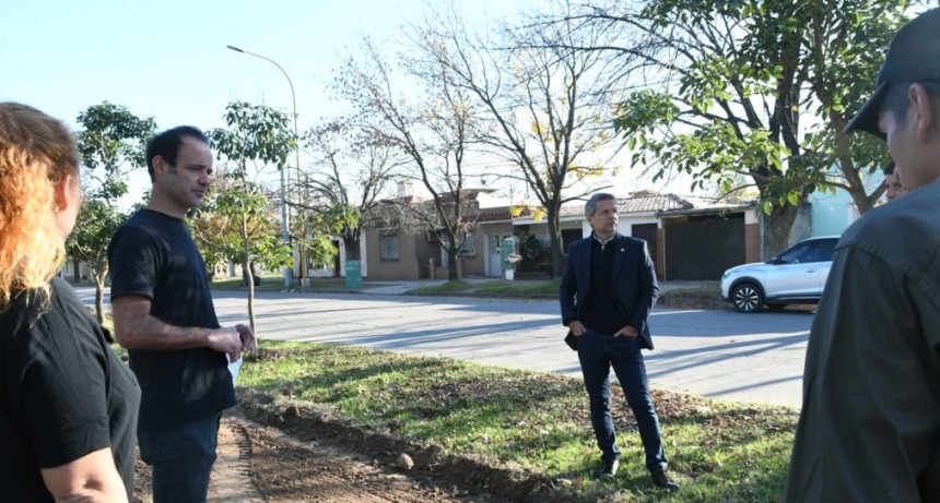 La Municipalidad dio comienzo a la construcción de un nuevo sendero peatonal en el Paseo del Ferrocarril
