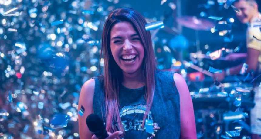 Euge Quevedo estrenó “Me cansé de ti” junto a La Banda de Carlitos grabado en vivo desde Villa Retiro