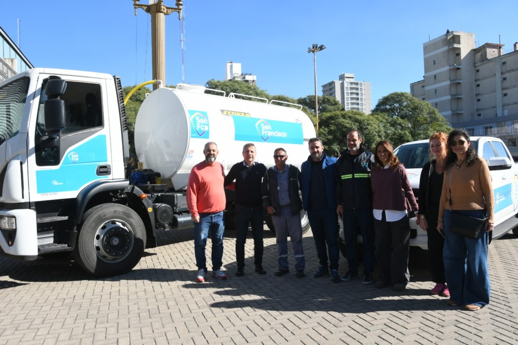 El municipio incorpor&oacute; dos nuevos veh&iacute;culos para fortalecer los servicios en la ciudad.