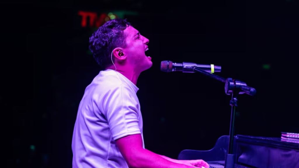 Sorpresa total: Fede Herrera apareci&oacute; en un cumplea&ntilde;os y cant&oacute; junto a los invitados.