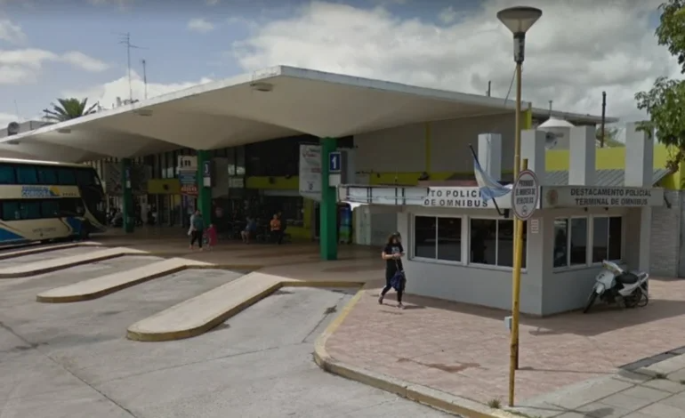 Asistieron a una mujer que sufri&oacute; un ataque de epilepsia frente a la Terminal de &Oacute;mnibus.