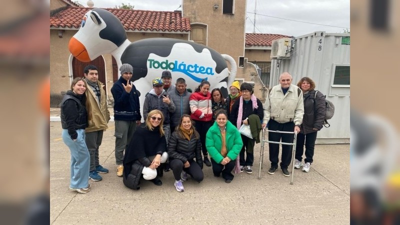M&aacute;s de 300 personas disfrutaron de la terapia con b&uacute;falos en la Rural de San Francisco.