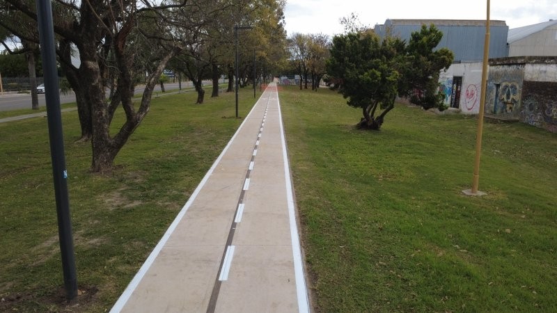 Bicisenda en altura y bulevarizaci&oacute;n: en su etapa final se concretan tareas de demarcaci&oacute;n y pintura.