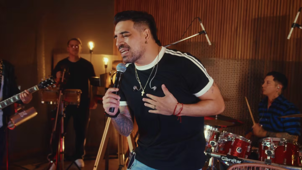 Dale Q&rsquo; Va estren&oacute; la versi&oacute;n ac&uacute;stica de &ldquo;Que tu piel decida&rdquo; y palpita el 9&deg; aniversario.