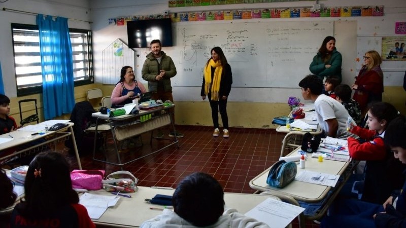 San Francisco: la Municipalidad asegura aulas climatizadas y seguras en la Escuela 2 de Abril.