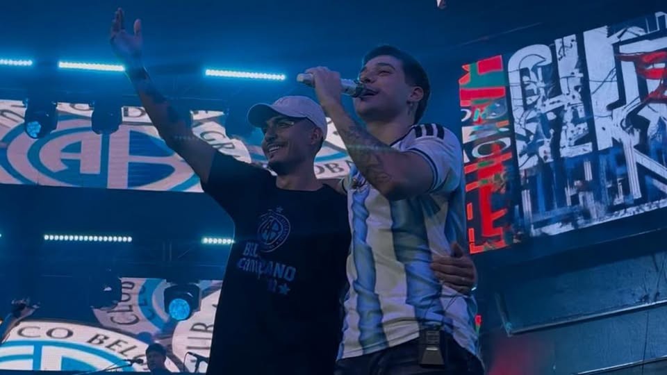 El jugador de Belgrano que eligi&oacute; Desakta2 para festejar el campeonato.