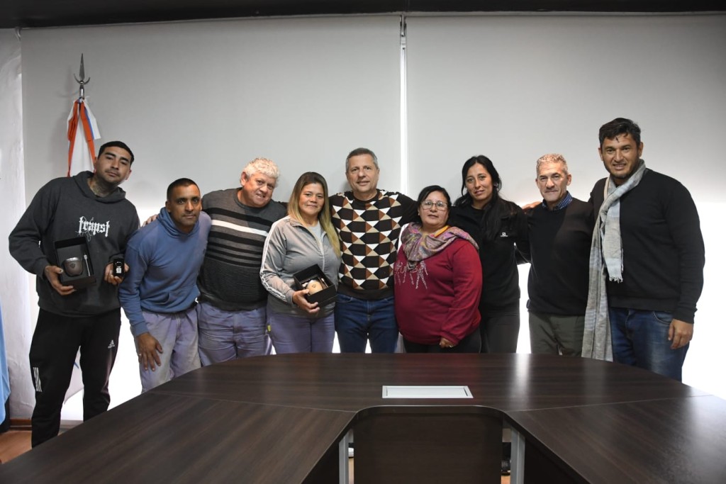 Bernarte distingui&oacute; a trabajadores de la cooperativa &ldquo;San Francisco Recicla&rdquo; por un gesto de honestidad que emocion&oacute; a toda la ciudad.