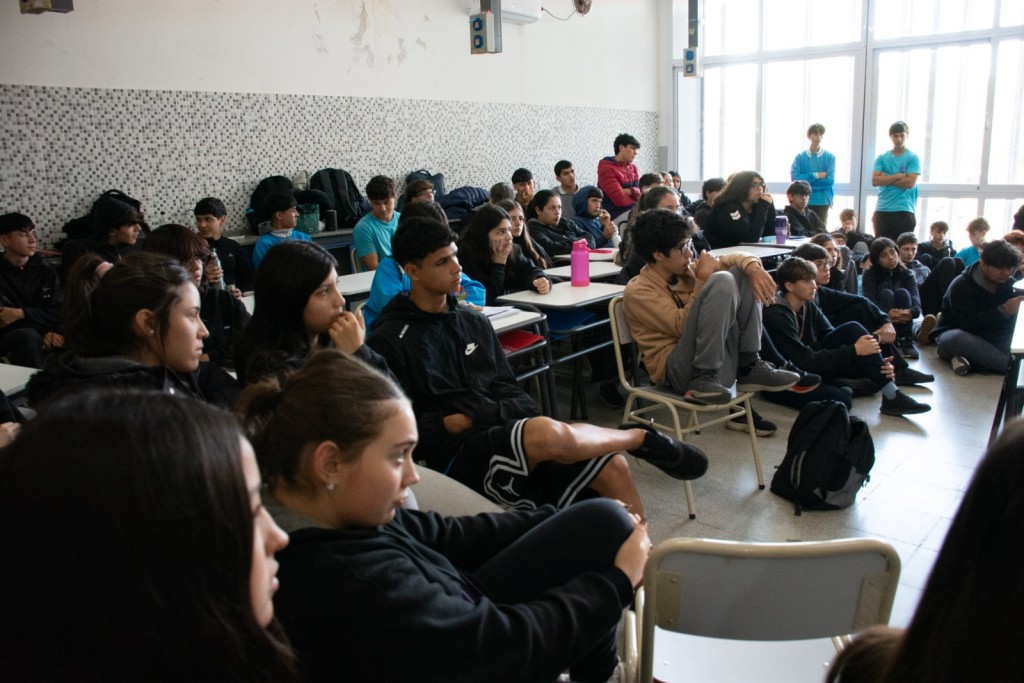 Salud y Diversidad brindan charlas de ESI en colegios secundarios de la ciudad.