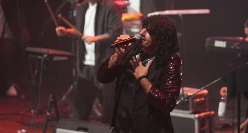 Prometi&oacute; y cumpli&oacute;: Cachumba present&oacute; 100 canciones en Plaza de La M&uacute;sica celebrando sus 32 a&ntilde;os