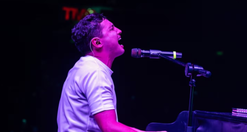 Sorpresa total: Fede Herrera apareci&oacute; en un cumplea&ntilde;os y cant&oacute; junto a los invitados.