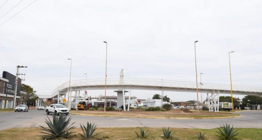 La transformaci&oacute;n del acceso oeste ya se percibe con el paso peatonal y bicisenda a nivel y en altura.