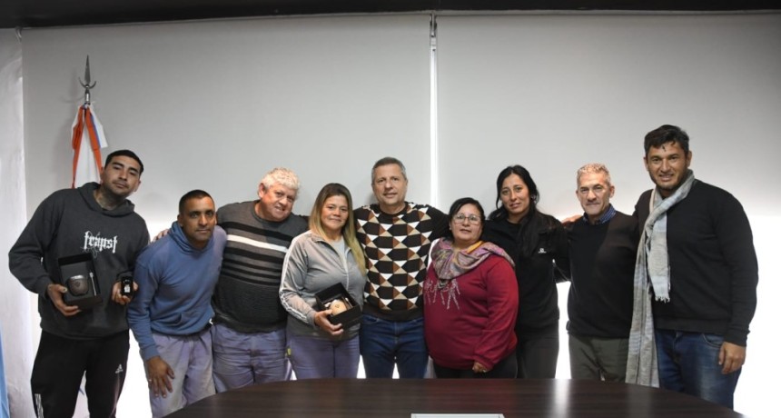 Bernarte distingui&oacute; a trabajadores de la cooperativa &ldquo;San Francisco Recicla&rdquo; por un gesto de honestidad que emocion&oacute; a toda la ciudad.