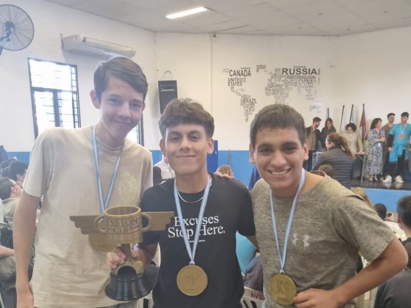 Estudiantes de quinto año de la Proa Técnica, campeones en torneo de Robótica en Córdoba