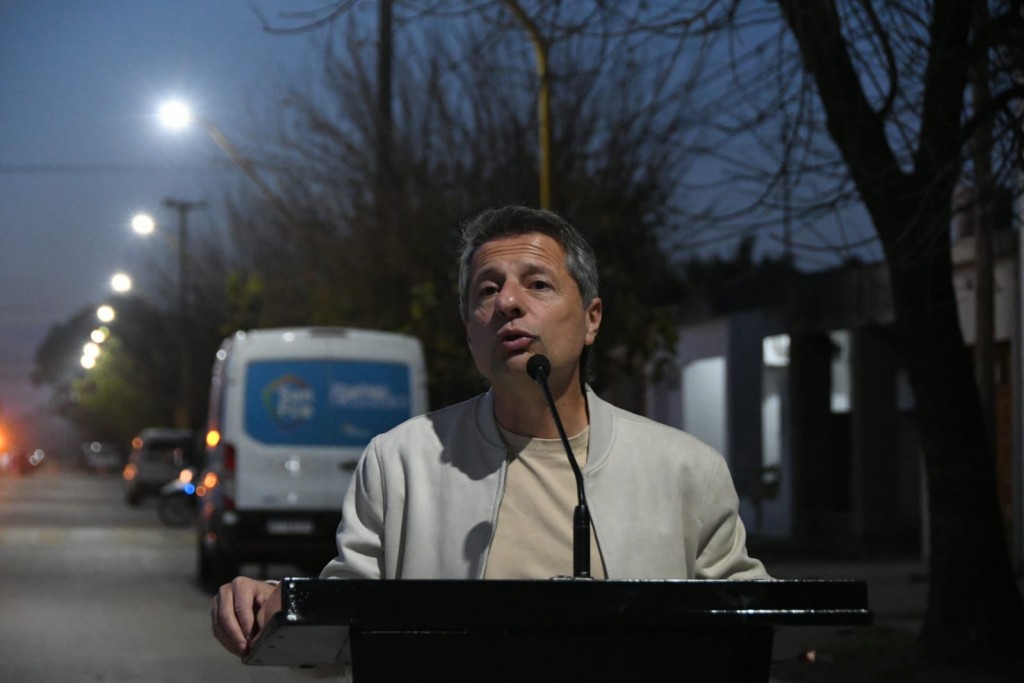 Se ampliaron las luces LED en barrio San Cayetano