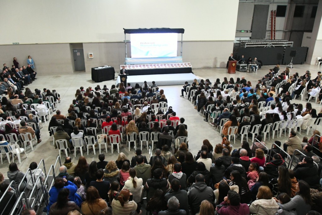 El municipio homenajeó a abanderados y escoltas con la Distinción Manuel Belgrano