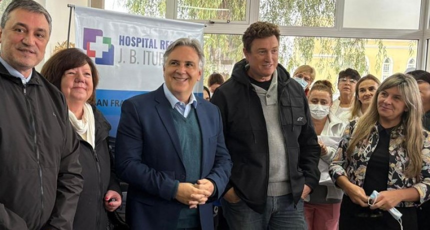 Llaryora , entrego tres nuevas ambulancias