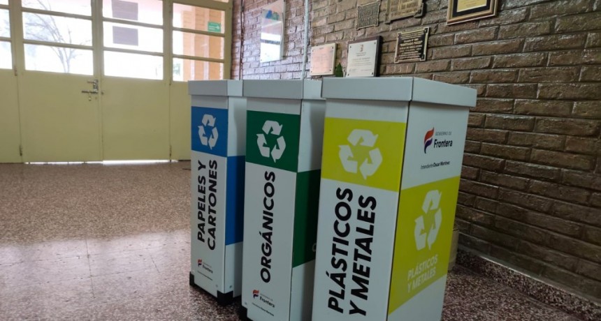 Ciudad Limpia ,  entregamos botaderos de reciclaje en las escuelas de Frontera.