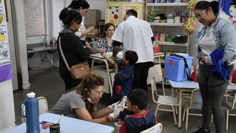 Jornada de salud en Barrio Parque permiti&oacute; completar certificados escolares para estudiantes.