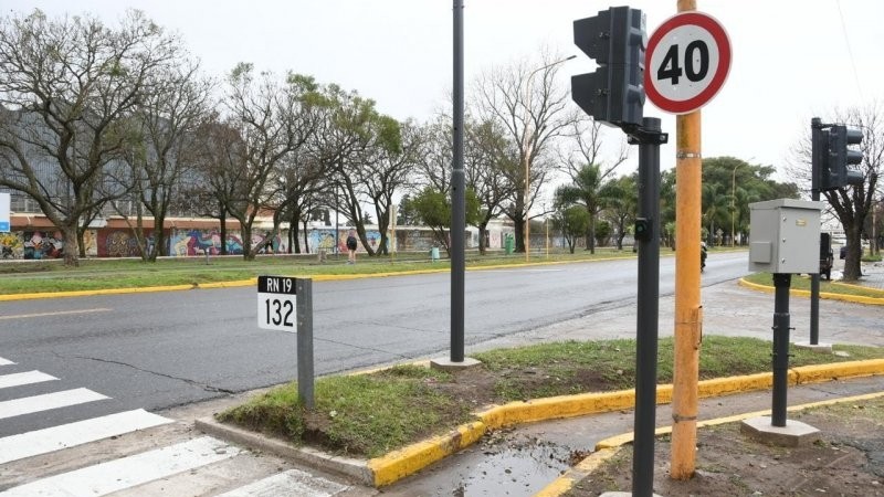 Qued&oacute; habilitado el sem&aacute;foro peatonal en Av. Cervantes y Falucho.