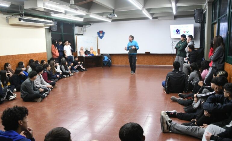 50 estudiantes del Colegio San Mart&iacute;n participaron de una capacitaci&oacute;n en RCP y primeros auxilios.