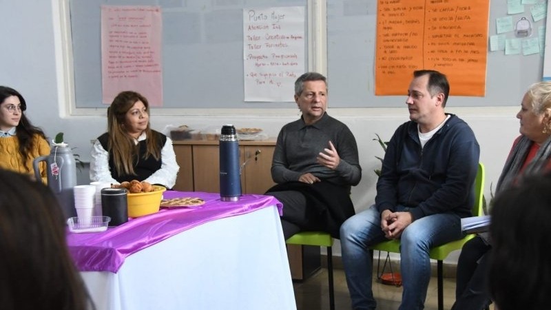 Bernarte acompa&ntilde;&oacute; una jornada de rondas de mujeres y valor&oacute; el trabajo del Punto Mujer.