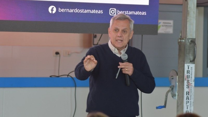 Con un importante marco de p&uacute;blico Stamateas hablo de salud mental y bienestar emocional en el Superdomo.