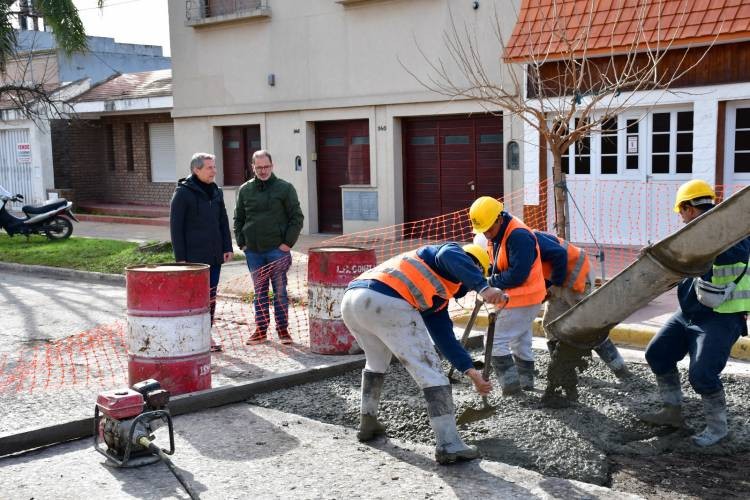 Avanzan los trabajos de bacheo y mantenimiento sobre avenida Libertador Norte.