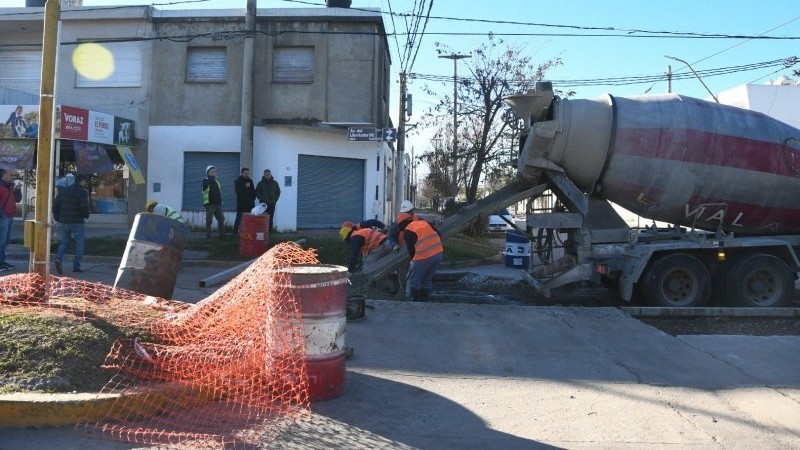 El municipio intensifica las tareas de bacheo y reparaci&oacute;n de adoquinado en sectores estrat&eacute;gicos.