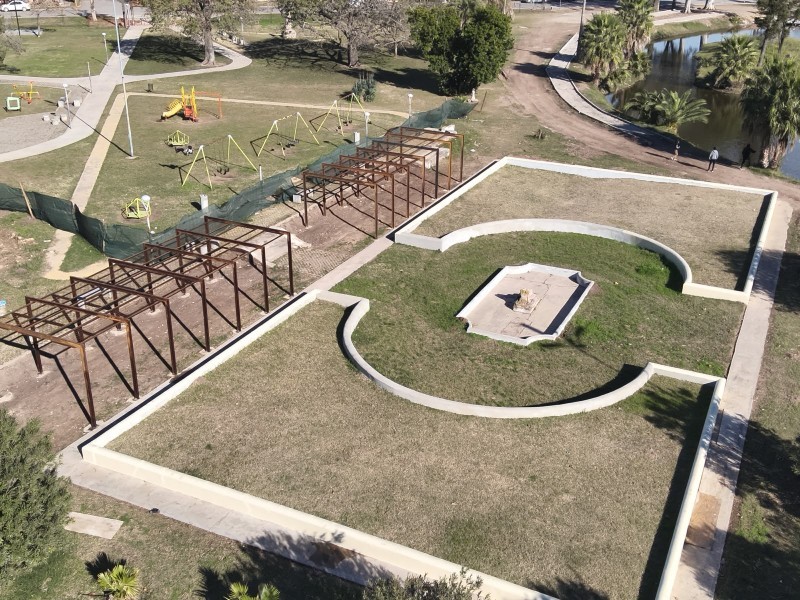 Las obras del Parque Cincuentenario avanzan a buen ritmo y ya muestran importantes transformaciones.
