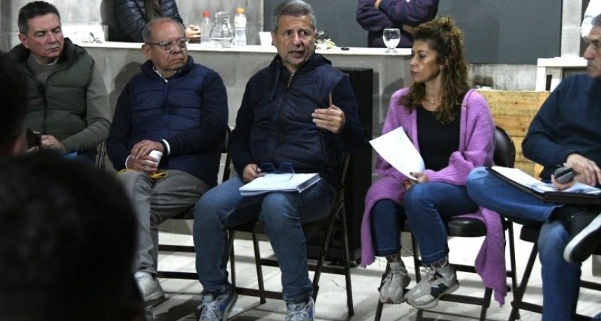 Bernarte se reuni&oacute; con vecinos de barrio Sarmiento para analizar la realidad del sector